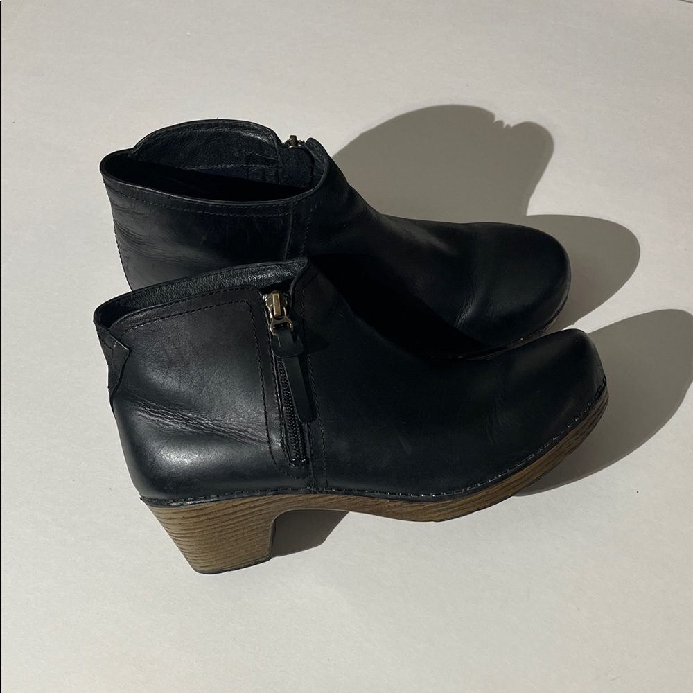 Dansko Black Leather Boots Booties Shoes sz 40 Fall Winter Side Zippers Boho